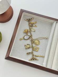 1条复古金属合金表带,带金色时钟吊坠,兼容 Series 11/10/9/8/7/6/5/4/3/2/1,尺寸38mm/40mm/41mm/42mm/44mm/45mm/46mm/49mm,适用于Ultra 1/2/3/SE,可更换表带,情人节、订婚和婚礼派对送给女友、朋友和家人的最佳礼物(仅表带) - 金色 - 查看 2