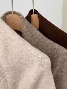 1pc Women's Solid Color Triangular Knit Shawl, Loose Fit, Warm, Elegant Style, Suitable For Outdoor Travel In Autumn/Winter And Snowy Season For Dress