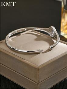 1 buc. Brățară rotundă geometrică creativă cu zirconiu cubic încrustat cu cupru, concepută cu lux și eleganță pentru a vă îmbunătăți ținuta.