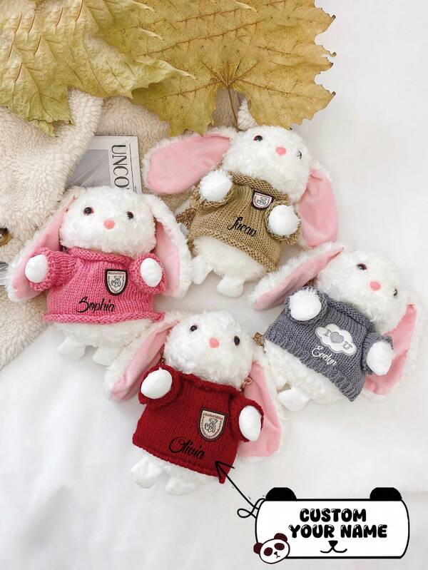 Este adorable bolso bandolera personalizado con temática de conejito presenta un nombre personalizable. Elegante y lindo, viene en una variedad de colores y materiales perfectos para otoño e invierno. El bolso se puede imprimir con su nombre o saludos festivos. Esta mochila es ideal para otoño e invierno, perfecta para actividades cotidianas, salidas y viajes.