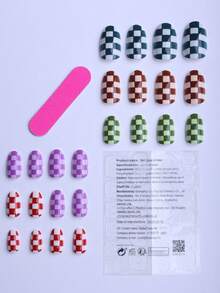 Bộ 24 miếng dán móng tay ngắn đơn giản họa tiết bàn cờ, màu nâu và xanh lá cây, phù hợp cho phụ nữ và các bạn gái sử dụng hàng ngày, đi chơi, hẹn hò và đi làm, tạo nên bộ móng dễ thương. Bao gồm 1 miếng gel dẻo và 1 miếng dán chống trượt. - Nhiều màu - Xem 3