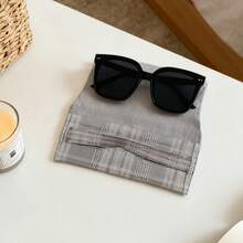 Simple Plaid Gray Eyeglass Case, With Elegant Gray As The Main Color Tone, Incorporating Exquisite Plaid Elements, Soft Material Gently Protects Glasses, Flip-Top Design For Easy Access, A Practical And Subtly Fashionable Eyewear Storage Essential