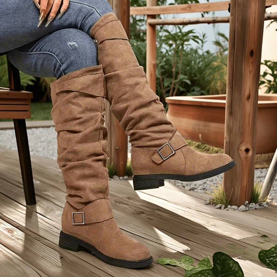 New Autumn And Winter Women's Shoes, Ruffled Low - Heel Western Cowboy Boots With Belt Buckles. These Are Long Boots With Thick Heels, Slimming Long Tubes. They Are Sports - Casual Knee - High And Thigh - High Boots, Versatile And Sexy Autumn And Winter Cowboy Boots. - màu nâu - Xem 1