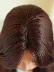 AKAKO 24 Inch Wine Red Long Wavy Wig With Curtain Bangs, High Quality Heat-Resistant Fiber Synthetic Wave Curly Hair Wig, Gorgeous Goth Style Costume Burgundy Wigs For Women Halloween Party Masquerade Ball,Music Festivals & Carnival Use - 酒紅色 - 查看 7