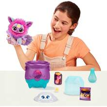 Gema Mágica Sorpresa Caldero Lunacon nuevos Ojos Brillantes.Revela un Peluche mixie de The Fizzing Caldero y descubre 2 sorpresas mágicas de Gemas Lunares Los Estilos Pueden Variar - Oficial - Ver 3