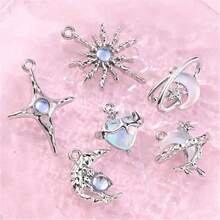 6/12/24/36 pezzi Ciondoli in lega a forma di croce, luna e stella con gemme incastonate dall'effetto arcobaleno - Decorazioni celesti adatte per la creazione di gioielli fai-da-te, collane, bracciali, portachiavi - Forniture artigianali e regali durevoli per artigiani, gioielli a tema luna