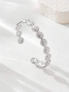 1pc Fashionable Stainless Steel Gold Smiling Face Bracelet, Jewelry Designed For Women, Suitable For Daily Wear, Parties, Holidays, Great Gift For Friends And Mothers