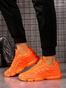 Chaussures de course pour hommes légères et respirantes, baskets épaisses confortables à lacets avec bloc de couleurs et lettres. Chaussures de sport de plein air sportives pour hommes