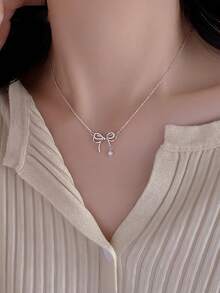 1pc Women's Simple & Fashionable Bow Pendant Necklace, Suitable For Daily Wear, Banquets, Parties, As Decorative Accessory, And An Ideal Gift For Holidays