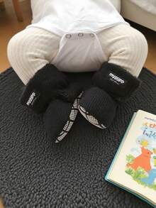 Fleece Infant Booties, Warm Cozy Infant Slippers, Stay On Sock Shoes, Easy To Put On, Unisex Infant Gifts, Soft Non-Slip Adjustable Newborn Boots For Boys And Girls