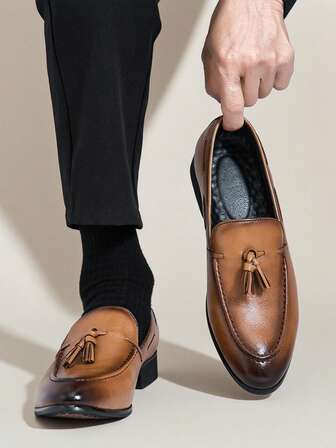 Vintage Designer Men's Tassel Loafers, Gentleman Leather Dress Shoes, Solid Color Minimalist Elegant Pointed Toe Formal Business Shoes, Rubber Sole Casual Shoes Suitable For Middle-Aged, Young, Students, Graduation Ceremony, College Style, Office Party, Wedding, Groom Shoes, Social Shoes, Spring/Autumn. Size Runs Small, Please Order One Size Up.