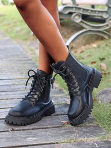 Stivali neri con cerniera laterale e lacci in pelle PU per coppie, nuovi stivali corti da donna stile vintage per autunno/inverno 2025, stile britannico, stivali con suola spessa per donna