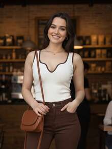 Fashion Tank Top With Charming Sweetheart Neckline In White And Black Ribbed Knit - 奶油色和棕色 - 查看 1