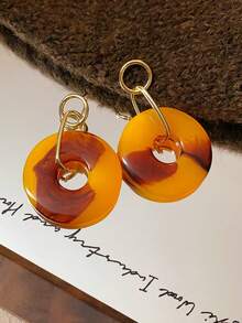 1 Pair Asymmetrical Metal Round Resin Pendant Earrings, European & American Style Earrings For Women & Girls, Suitable For Travel, Wedding, Party, Birthday, Christmas Gift 2025
