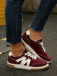 Nouvelles chaussures décontractées en velours patchwork pour femmes, baskets polyvalentes à semelle épaisse à la mode, confortables avec une semelle souple, convenant pour la marche, le port quotidien, les étudiants et le skateboard