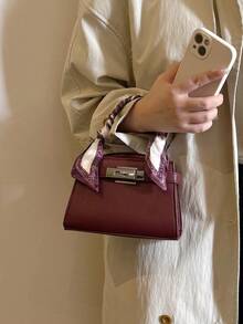 Túi xách nữ màu đỏ tía, thiết kế quai đeo vai cao cấp thời trang, túi đeo vai trang trí khăn độc đáo, túi đeo chéo có dây đeo điều chỉnh được bằng kim loại cao cấp, thích hợp cho mùa Thu/Đông. - Màu Đỏ Sâu - Xem 4