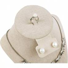 Mooca Soporte de exhibición de joyas de madera cubierta de lino para collar cadena de joyería soporte para exhibición de collares maniquí collar busto de joyería soporte de busto de 8 3/4 pulgadas de altura color marrón - BronceadoTanLinen - Ver 5