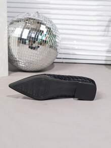 Women's Fashion New Slip-On Plus Size Pointed Toe Flat Solid Color Comfortable Commuting High-End Casual Shoes