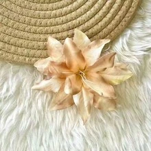 1个度假风仿真花发夹，适合旅行、拍照和各种造型，发饰