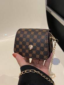 1pc New Classic Mini Crossbody Bag, Niche High-End Fashion New Handbag, Can Be Worn Crossbody, Metal Chain, Non-Adjustable Strap, Casual Chic, Suitable For Shopping And Leisure, Also Can Be Given As A Gift To Friends