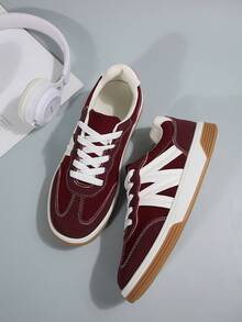 Nouvelles chaussures décontractées en velours patchwork pour femmes, baskets polyvalentes à semelle épaisse à la mode, confortables avec une semelle souple, convenant pour la marche, le port quotidien, les étudiants et le skateboard