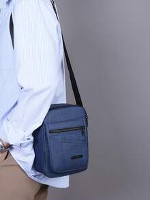 1个纯色尼龙面料拉链多层小包，时尚休闲双肩包，可手提、单肩背，适合日常使用、工作、商务、春、夏、秋季。 - 彩色 - 查看 4