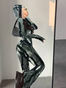 春夏新款天鵝絨修身喇叭褲連身褲，歐美風女款天鵝絨連帽連身褲，修身顯瘦喇叭褲設計，V領拉鍊細節，適合與朋友出遊、派對或辦公室通勤 - LH112501-X水波紋 - 查看 6