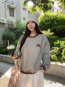 Loose Embroidery Thermal Lined Warm Crew Neck Sweatshirt - Grey - View 2