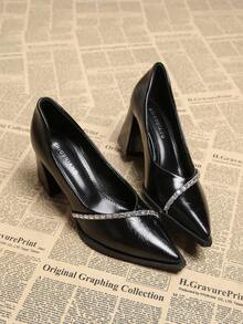 Scarpe con tacco alto di moda da donna, primavera 2025, colore tinta unita beige, nero, marrone, punta affusolata con decorazione metallica, eleganti e minimaliste con tacco chunky - nero - Visualizzare 4