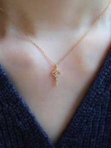 1 pieza Collar con colgante de llave de estilo vintage de plata de ley 925, diseño minimalista elegante, emparejado con cadena de tono dorado, accesorio versátil adecuado para uso diario y fiestas, joyería exquisita de alta gama