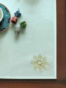 1 pezzo Tovagliolo quadrato in 100% poliestere di alta qualità, ricamato con fiocchi di neve, resistente a macchie e olio, adatto per cucina natalizia, tavolo da pranzo, scrivania, tavolino da caffè, decorazione domestica, soggiorno, camera da letto, giardino, interno/esterno, campeggio, villa, festa, armadietto, riunione familiare, decorazione per vacanze, ristorante, festa, matrimonio