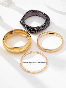 4 Pcs Oversized Chunky Resin Cuff Bangles Set, Minimalist Stackable Golden Color Metal Wheels Bracelets Set, Women Fashionable Jewelry Set For Daily Wear, Dating, Party