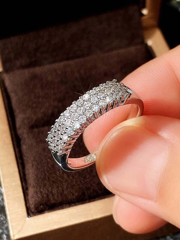 1 pezzo Anello minimalista con tre file di pietre di zirconia, nuovo accessorio anello da dito alla moda, elegante anello impreziosito da due file di zirconia, gioiello in zirconia minimalista e delicato, anello alla moda con zirconia bicolore incorporata per le donne