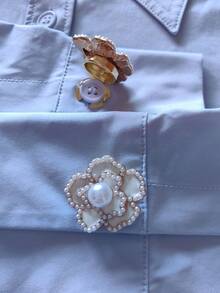 2 Pcs/Set Elegant Flower Button Covers, Shirts Button Cover Clip On Button Covers Fashion Crystal Cufflinks Cover, Suitable For Tuxedo And Wedding Dresses Decoration