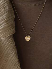 1pc Carved Line Heart Zirconia Inlaid Pendant Necklace, Versatile Daily Wear Accessory (Chain Bead Quantity Random)