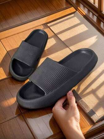 情侣四季皆宜镂空透气EVA条纹拖鞋，简约舒适室内/室外防滑软底休闲男士拖鞋