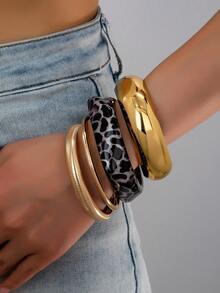 4 Pcs Oversized Chunky Resin Cuff Bangles Set, Minimalist Stackable Golden Color Metal Wheels Bracelets Set, Women Fashionable Jewelry Set For Daily Wear, Dating, Party