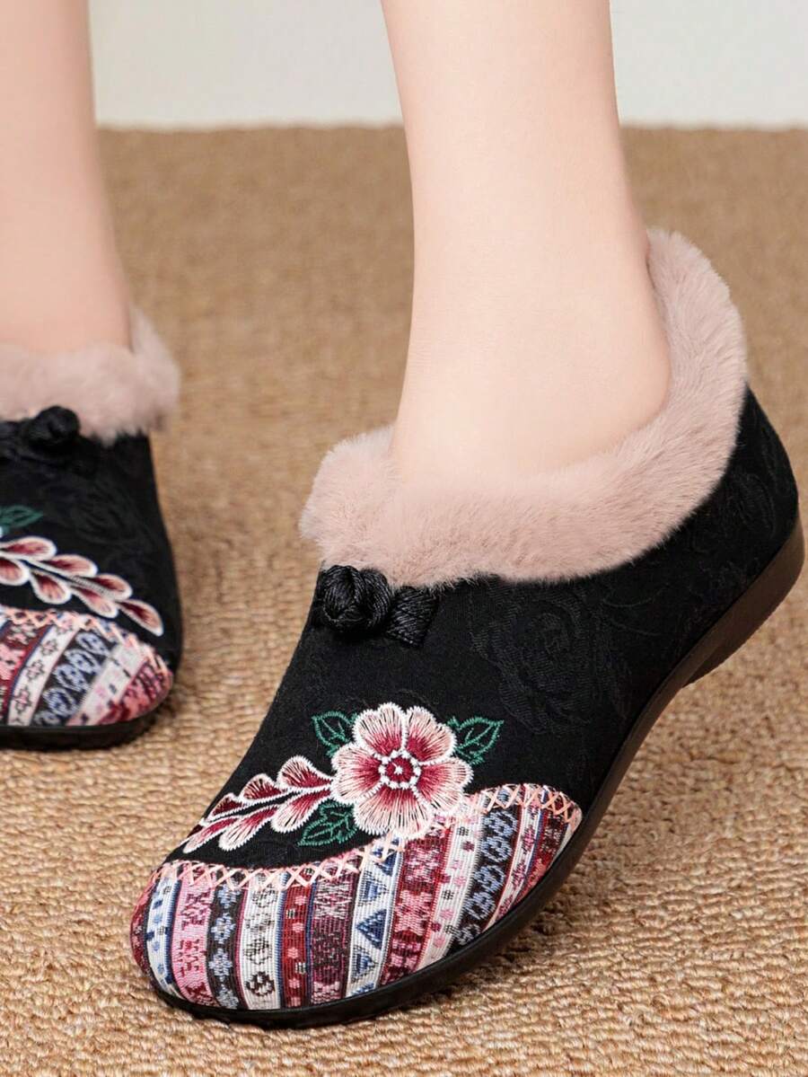 Women's Outdoor Winter Embroidered Heel Middle-Aged & Elderly Mother Shoes, Warm Slip-On Plush Comfortable Soft-Soled Snow Boots, Flat Lined Hiking Boots - Black - View 1