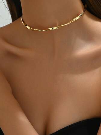 1 pieza Collar gargantilla de hueso de serpiente con acabado metálico brillante, accesorio elegante y de moda casual para mujer, versátil para uso diario