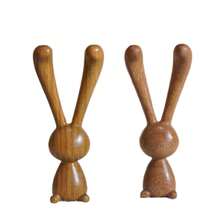 1 Stück Holzkaninchen Statue mit Massagestab - tragbarer Kopf- und Gesichtsmassagekamm, multifunktionale Innen-/Außen-Kreativdekoration, perfektes Weihnachtsgeschenk, Partyfavors, Halloween Atmosphäre Requisiten.
