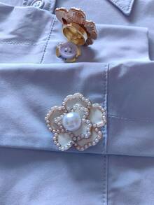 2 Pcs/Set Elegant Flower Button Covers, Shirts Button Cover Clip On Button Covers Fashion Crystal Cufflinks Cover, Suitable For Tuxedo And Wedding Dresses Decoration