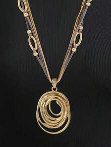 1 PC Vintage, Minimalist Bohemian-Style Alloy Pendant Necklace. It Features A Hollowed-Out Geometric Design And A 5-Layer Beaded Brown Suede Cord Chain. Suitable For Women's Daily Casual Wear, It Serves As An Exquisite Gift For Occasions Like Birthdays, Christmas, Halloween, And New Year.