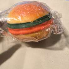 1 件逼真的汉堡挤压玩具，有弹性且可立即回弹，减压球，办公桌坐立不安玩具，适合男孩、女孩、圣诞节、生日、家庭日小礼物 - 咖啡棕 - 查看 10