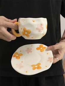1 pezzo Set tazza e piattino in ceramica da 300ml/10.15oz, con motivo floreale vintage con tulipani, cuori, fiocchi e fragole, tazza da tè e tazza da caffè artigianale di alta qualità, adatta per uso domestico, ristorante, caffetteria - multifunzionale, isolata, lavabile in lavastoviglie, ideale per feste e regali