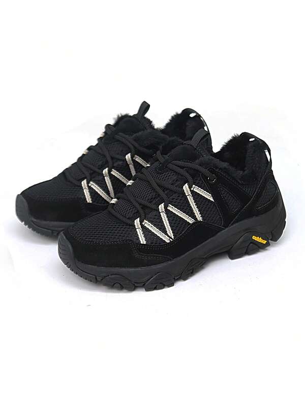 بوت نسائية شتوية جلدية ذات بطانة فرو وكعب منصة عصرية