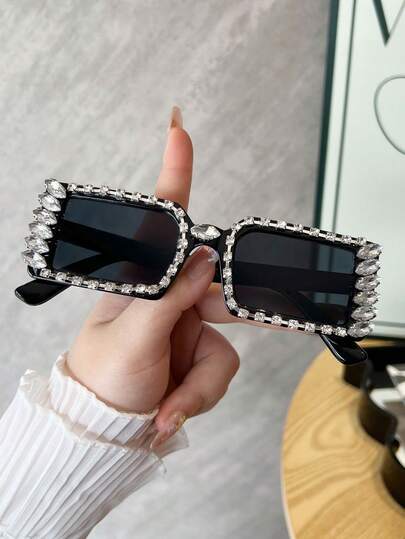 1 par de gafas de lujo con marco de plástico decorado con diamantes y cristales, estilo Y2K, cuadradas y bonitas, adecuadas para la playa y fiestas temáticas (incluye paño de limpieza)