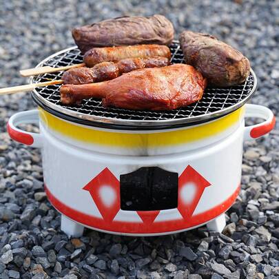 1 Juego de Estufa de Barbacoa + Parrilla + Pinzas de Barbacoa y Guantes Anticalóricos, Adecuado para Barbacoas al Aire Libre, Picnics Familiares, Invierno y Navidad, Se Puede Usar como Estufa de Leña, Se Puede Regalar como Regalo de Navidad a Amigos y Familiares que les Guste el Aire Libre, Es un Buen Regalo para la Familia y la Madre