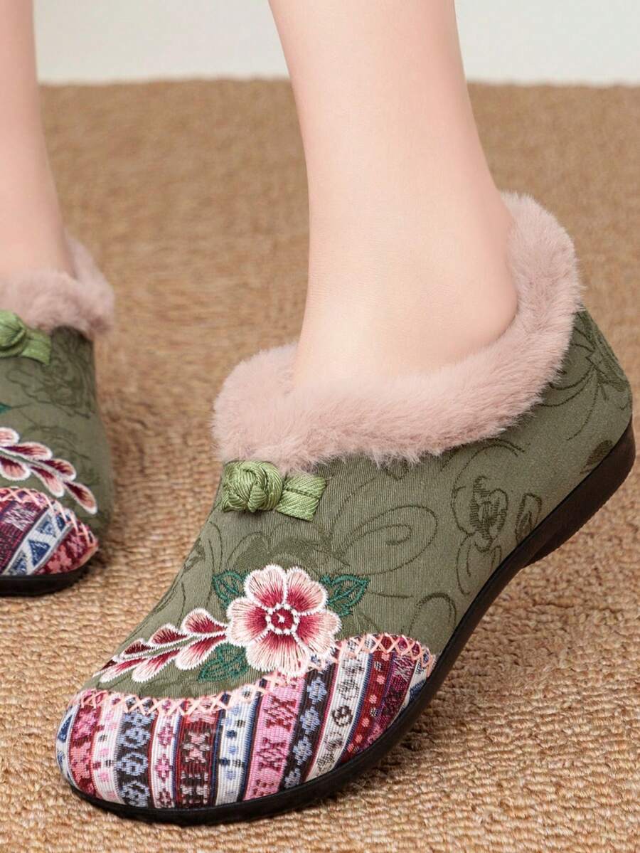 Bottes de neige confortables à semelle souple, doublées et plates, pour femmes d'âge moyen et âgées. Chaussures d'extérieur d'hiver brodées avec talon, chaudes et moelleuses