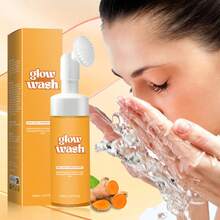 Limpiador facial iluminador de cúrcuma, que contiene agua de rosas, glicerina y extracto de raíz de cúrcuma. Elimina eficazmente la suciedad de la superficie de la piel y el aceite del interior de los poros, ayuda a reducir los poros y hace que la piel sea talla grande delicada. Es adecuado para la limpieza diaria de todo tipo de pieles y contiene 30 discos de algodón.