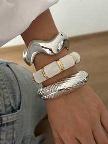 Brazalete de mujer de aleación asimétrico y abierto de acrílico de moda